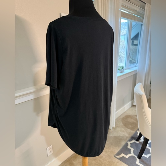 Nike Women's Black Short Sleeve Tee - Picture 5 of 7